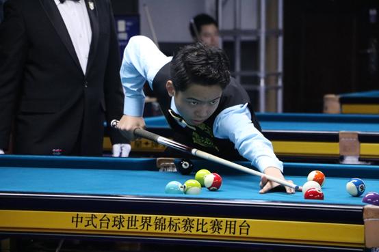 武磊禁区内 武磊禁区内